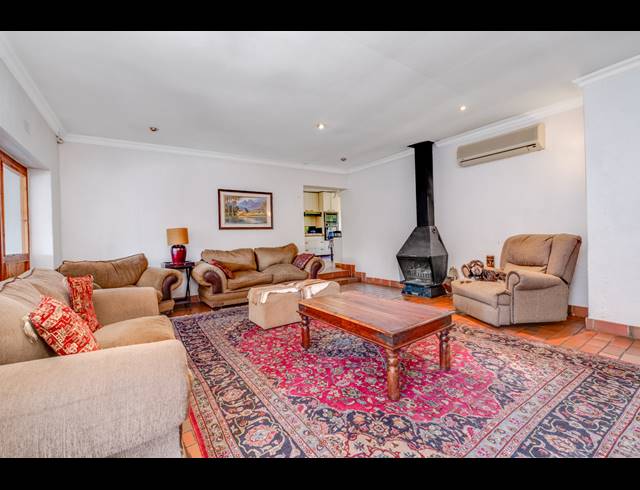 5 BEDROOM HOUSE FOR SALE IN FONTAINEBLEAU